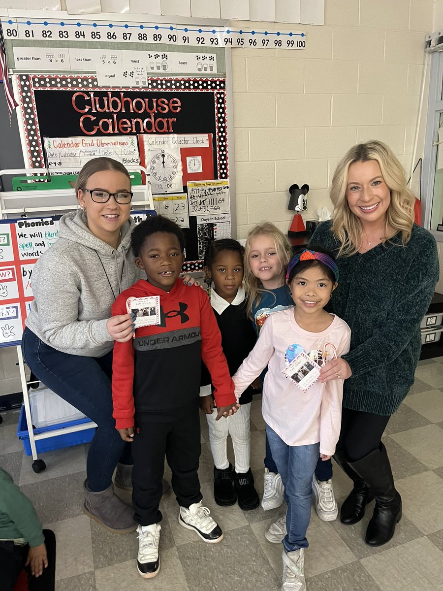 We loved having such a sweet surprise visit from <a href="/MrsTStaab/">Tracey Staab (she/her)</a>’s class this morning. It put us all in the best mood ❤️🎄🥰 <a href="/VincentFarmBCPS/">VincentFarmBCPS</a>