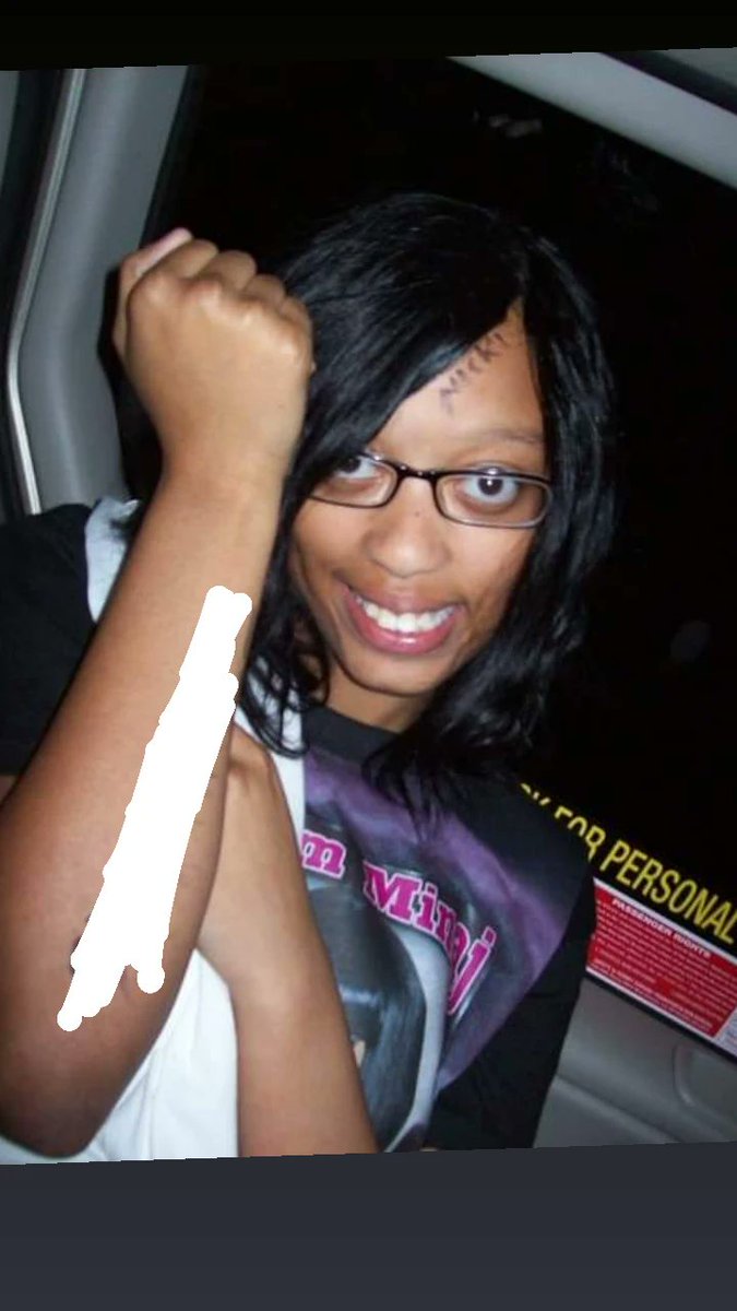 RogerDatBarbie_'s tweet photo. Hmmmm I need my forehead signed again for PF2 Nicki.
#GagGity
#Track14
#PinkFriday2
#NickiTrackList https://t.co/lfD2llRZ3D