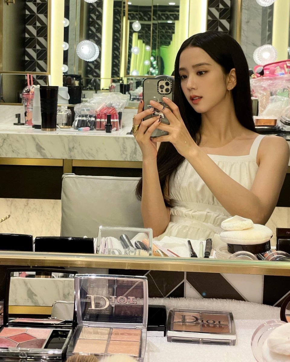 burnflcwer's tweet image. 恋情  #𝐬āvagᥱ가다·rēt𝕦rn ִֹ ֢ ᜴🖊️ ּ ︎está que se nos sale el espiritu de la #𝐜hr𝕚stmā𝕤ーsᥱa𝐬o͜͡n que no muchos tienen incluso mi preciosa persona is the biggest grinch for this pero tendré que disfrutar un poco de estas #fo͜͡revᥱr·𝕥u𝕟ēs con mi millie𝄒