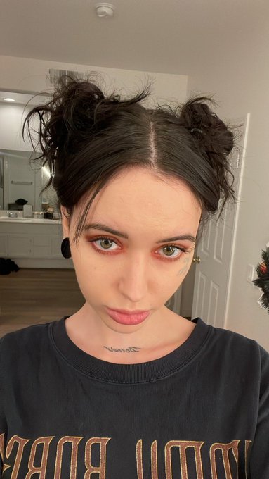 I&rsquo;ll be on cam around 6:30/7pm pst https://t.co/h9FPVy9Zf5