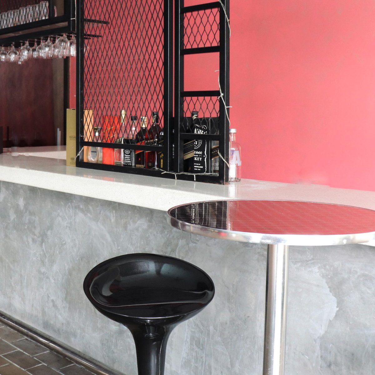 kl_continental's tweet image. Cheers to festive vibes by the pool! 🍹 Join us daily from 11am to 11pm for sips, smiles, and holiday delights.

#PoolsideCheers #FestiveSeason #grandconkl #poolsidebar #enjoyyourdrink