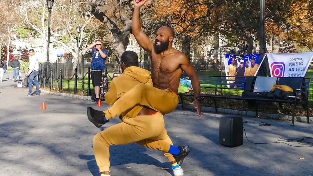angelspear_ph's tweet photo. Street Performers in New York #streetperformer #streetperformance #streetdance #streetdancer #danceoftheday #streetphotography  #streetphotographycommunity #streetphotographer #streetphotographyworldwide #streetphotographyinternational  #streetart #streetarteverywhere  #newyork https://t.co/68sgVwsuVj
