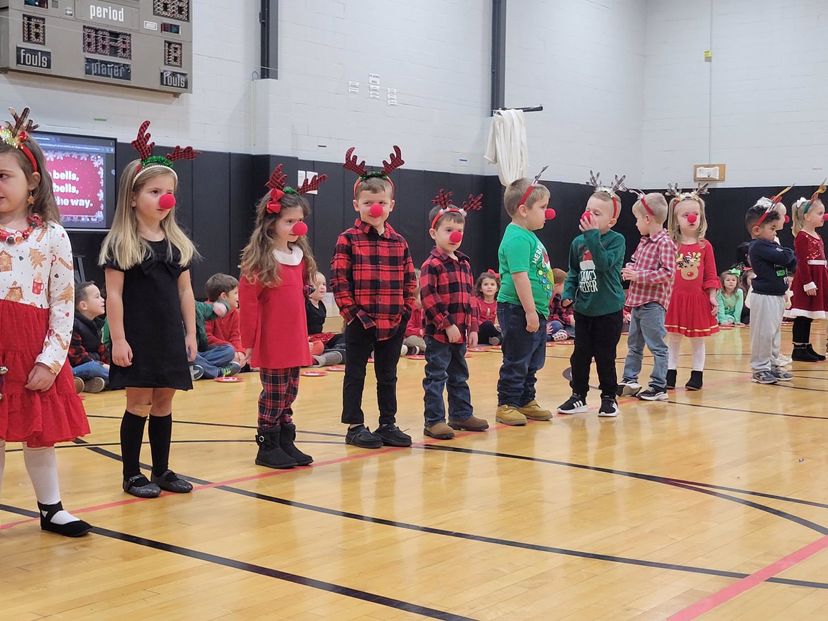 CarlenaSheeran's tweet photo. Sweetest #LittleRockets in J. Arnold’s classroom @RineyvilleE performing for their families is a holiday tradition that we love! 👫🏽🫶🏽 #HCSBetterTogether #HCSPreschool #WinterPerformance https://t.co/kxTWkno51q