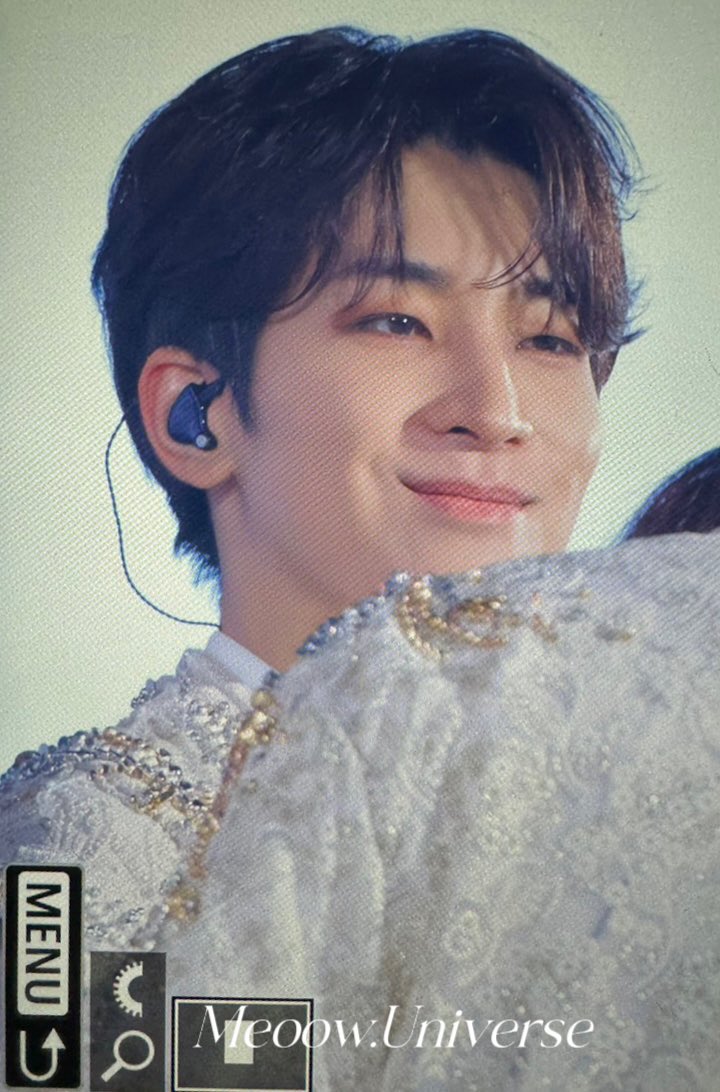 his cute little dimples 🤏🏻
