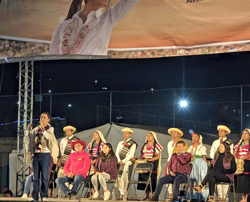 BrianMijangos86's tweet photo. Ante miles de afiliados y simpatizantes de @PartidoMorenaMx, en la región #Mixteca, en el municipio de #Nochixtlán recibimos con el ánimo creciente de triunfo y transformación a nuestra amiga @Claudiashein.

#SalinaCruzEstaParaCosasGrandes https://t.co/WQbUkezbxp