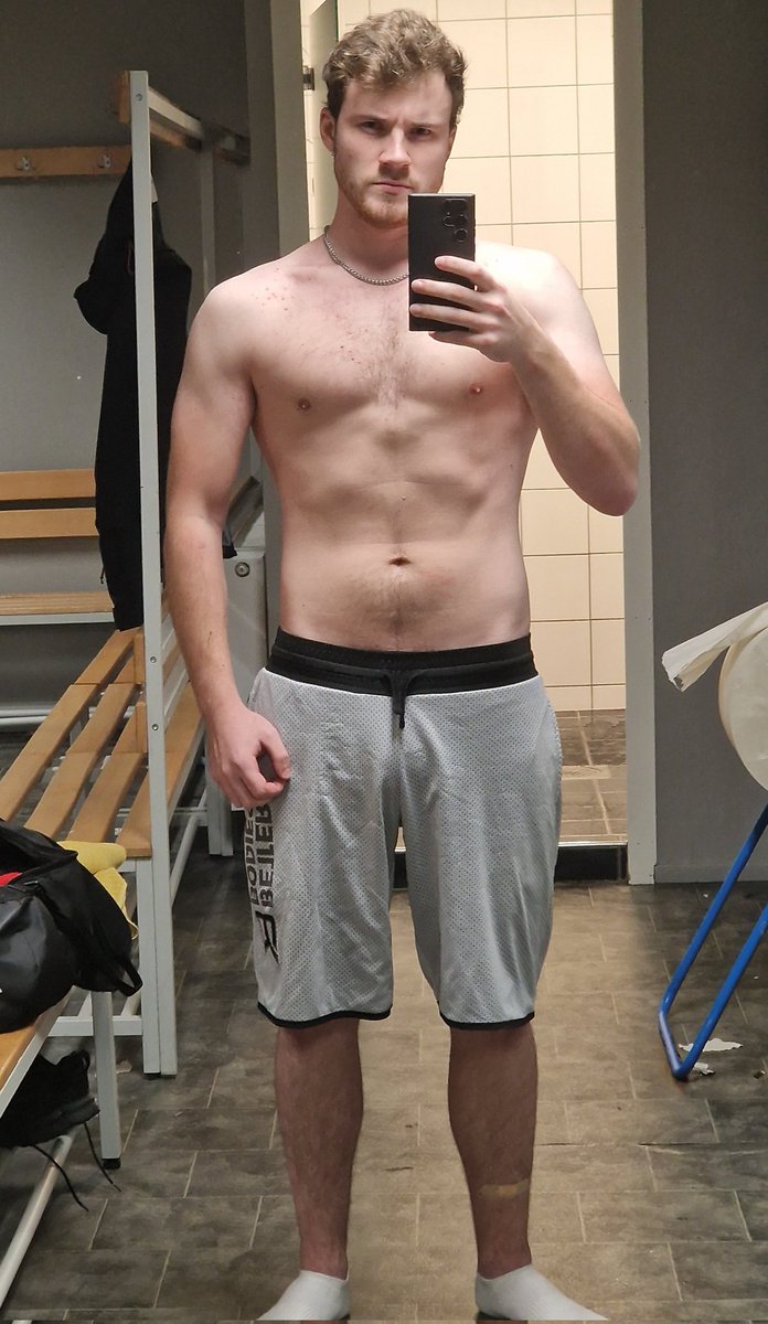Decided to become healthier this year as a new years resolution, goal was 80kg/176lbs by the end of the year, started at 99.8kg/220lbs at the start of January and by November I was at 76.6kg/168lbs. So I'm fairly happy with a loss of 23.2kg/52lbs. 1st pic Apr and 2nd is November