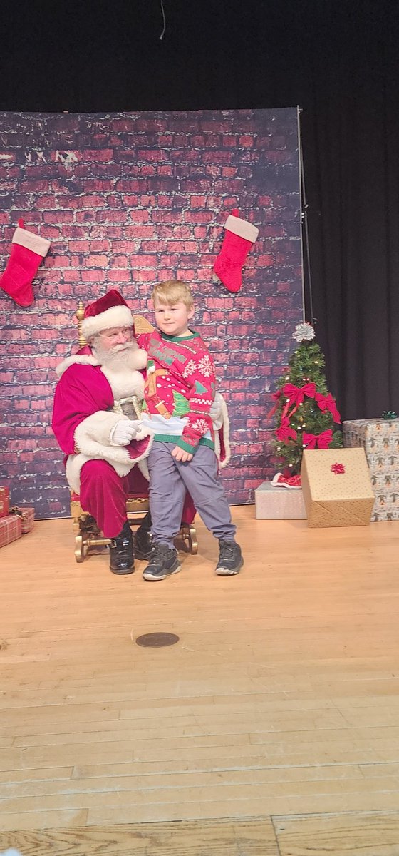 PlumPointAP's tweet photo. SANTA made a quick stop @PlumPointESCCPS to see who has been naughty and who had been nice he had to check some lists and check them twice! 🎅🎄🎁 Thank you, PPES PTO for planning this free event.  Cookies with Santa 🍪🎅 https://t.co/AG86nSMcT1