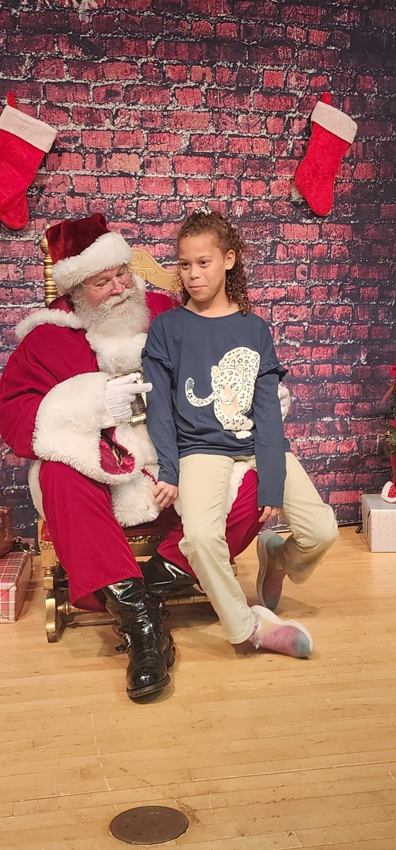 PlumPointAP's tweet photo. SANTA made a quick stop @PlumPointESCCPS to see who has been naughty and who had been nice he had to check some lists and check them twice! 🎅🎄🎁 Thank you, PPES PTO for planning this free event.  Cookies with Santa 🍪🎅 https://t.co/AG86nSMcT1