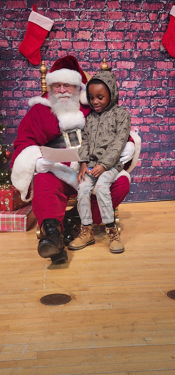 SANTA made a quick stop <a href="/PlumPointESCCPS/">Plum Point Elem</a> to see who has been naughty and who had been nice he had to check some lists and check them twice! 🎅🎄🎁 Thank you, PPES PTO for planning this free event.  Cookies with Santa 🍪🎅