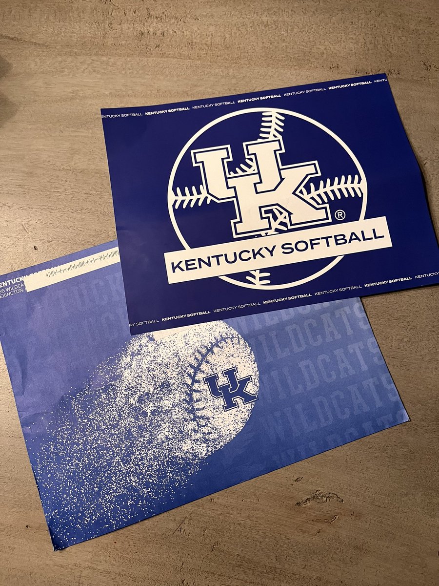 Thank you so much @UKsoftball for sending me some mail!! 💌 excited to continue learning about your program and thank you for the camp info! Happy holidays!! #GoCats @TGASciara @TGA_Turner @ExtraInningSB @tagupSoftball @topgunfastpitch