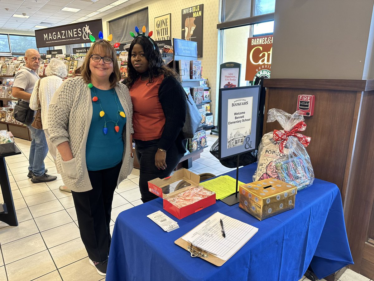 DrJTimmons_'s tweet image. @Bennett_ES had a blast at our Barnes &amp;amp; Noble Family Night. Our students heard our teachers read great  books, did arts and crafts and took home books to enjoy. Thanks Mrs. Weiss and your team for planning the event. #proudassistantprincipal @PrincipalDSmith @browardschools