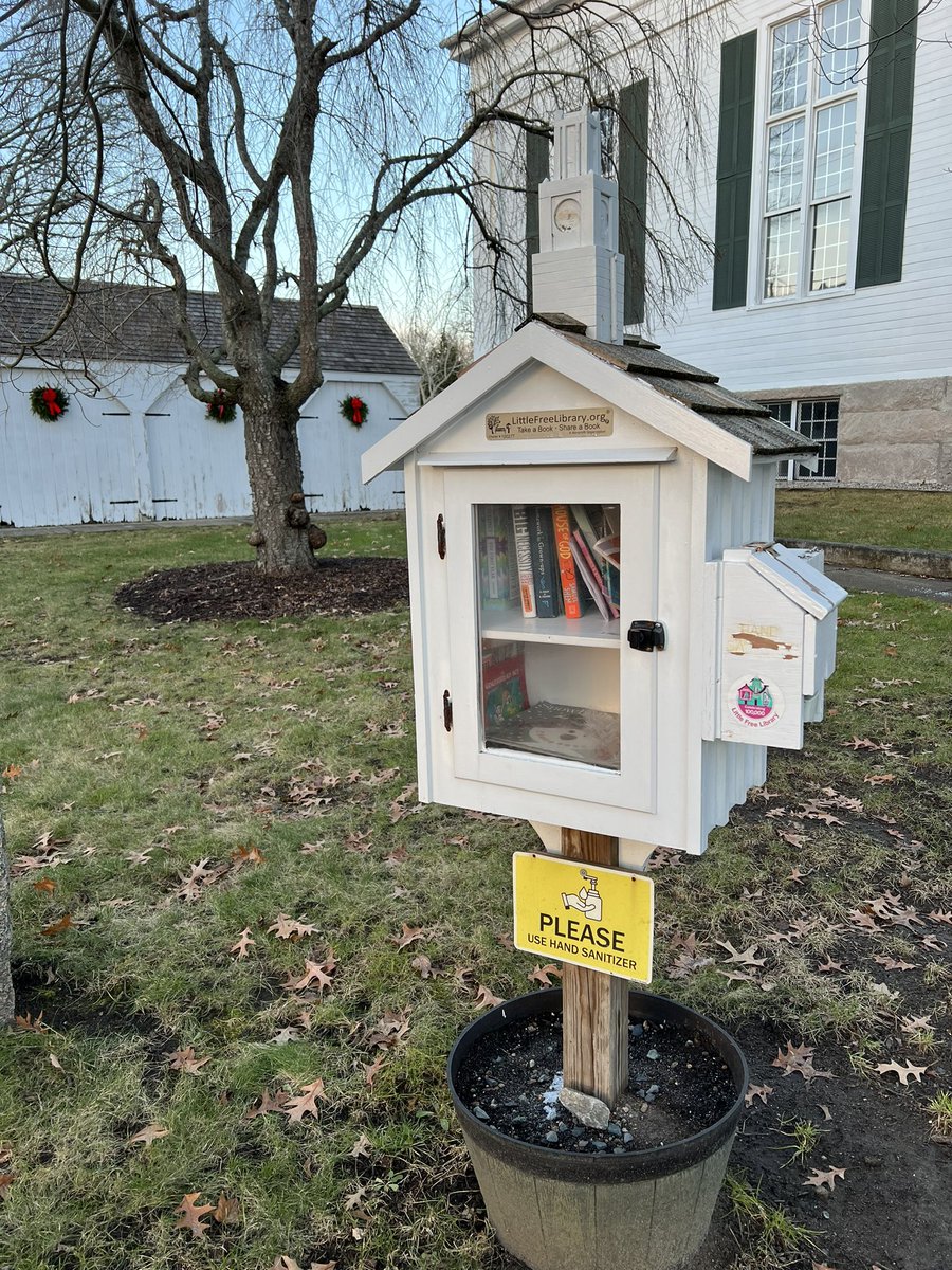 DropandRead24's tweet image. Happy seventh day of #Bookmas! #FreeLittleLibrary