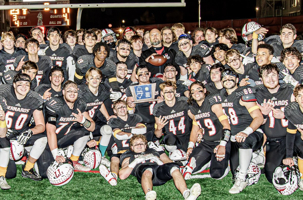 What a season it was for Nardsball! Honored to have been able to play alongside a defense the only allowed 8 points per game 🏴‍☠️. Here is my senior season highlight tape. hudl.com/v/2Mdpwy