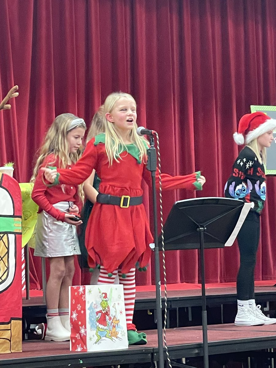 StephPrentice's tweet photo. Our future Broadway stars did great at our musical 🙌🏻💕 @115ccgs https://t.co/RVt7oKvwC1