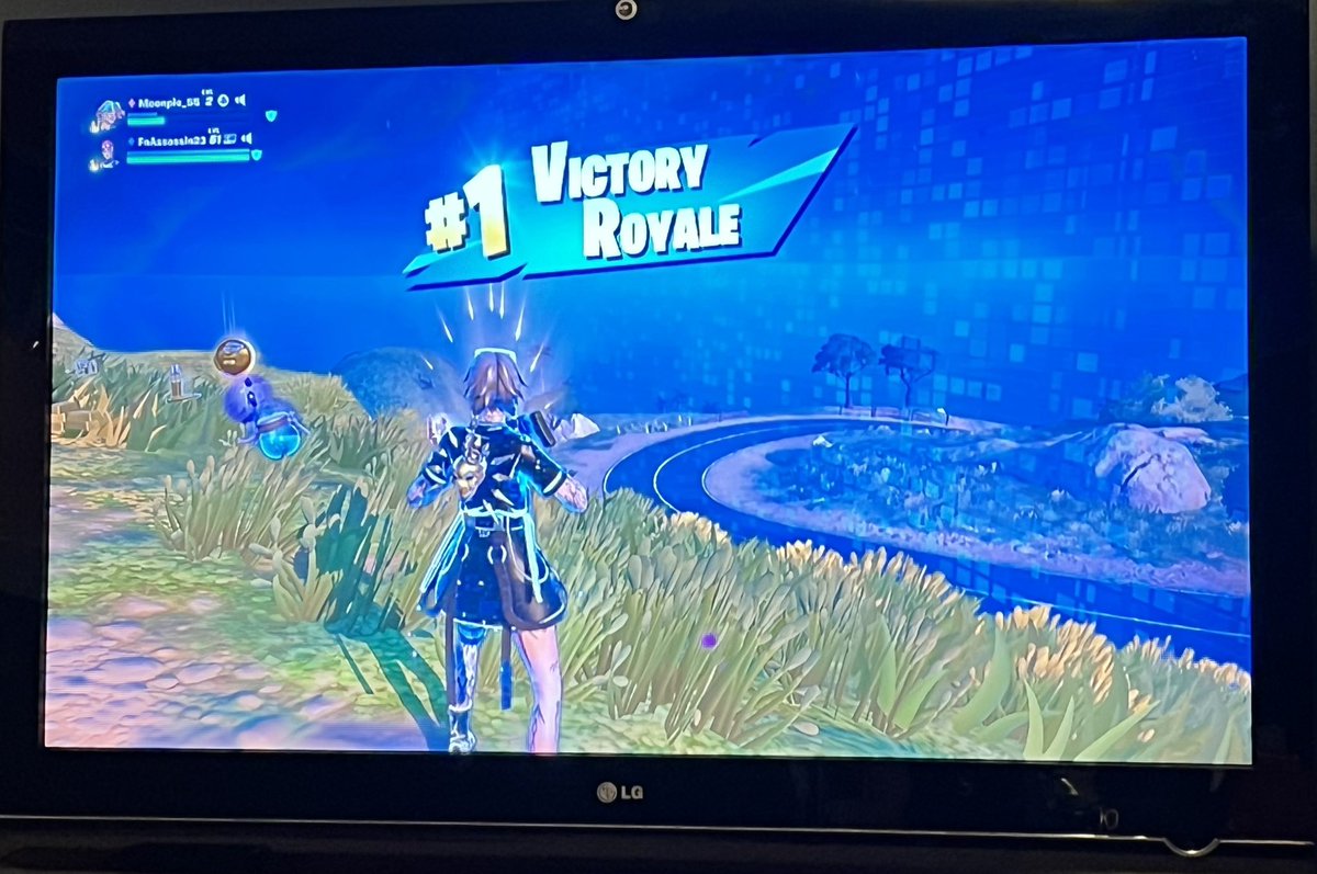 Moonpie_5's tweet photo. Back to back WINS 🏆

With my favourite @FortniteGame partner @FnAssassin23 of course 🙌🏼

Nothing better than starting off the new chapter with a crowned victory 👑

#Fortnite #Chapter5 #Season1 #VictoryRoyale #GamerGirl https://t.co/MbIwq36zZv