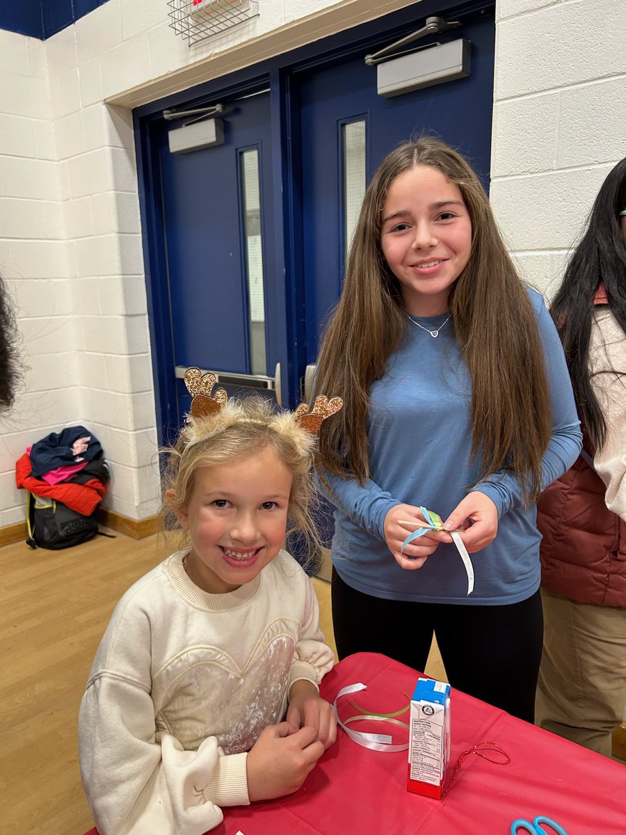 MrsSzwedV's tweet photo. It was a wonderful evening coming together as a faith community to celebrate the Advent Season and have fun creating crafts @OLFMilton https://t.co/ZIBdPpbXeF
