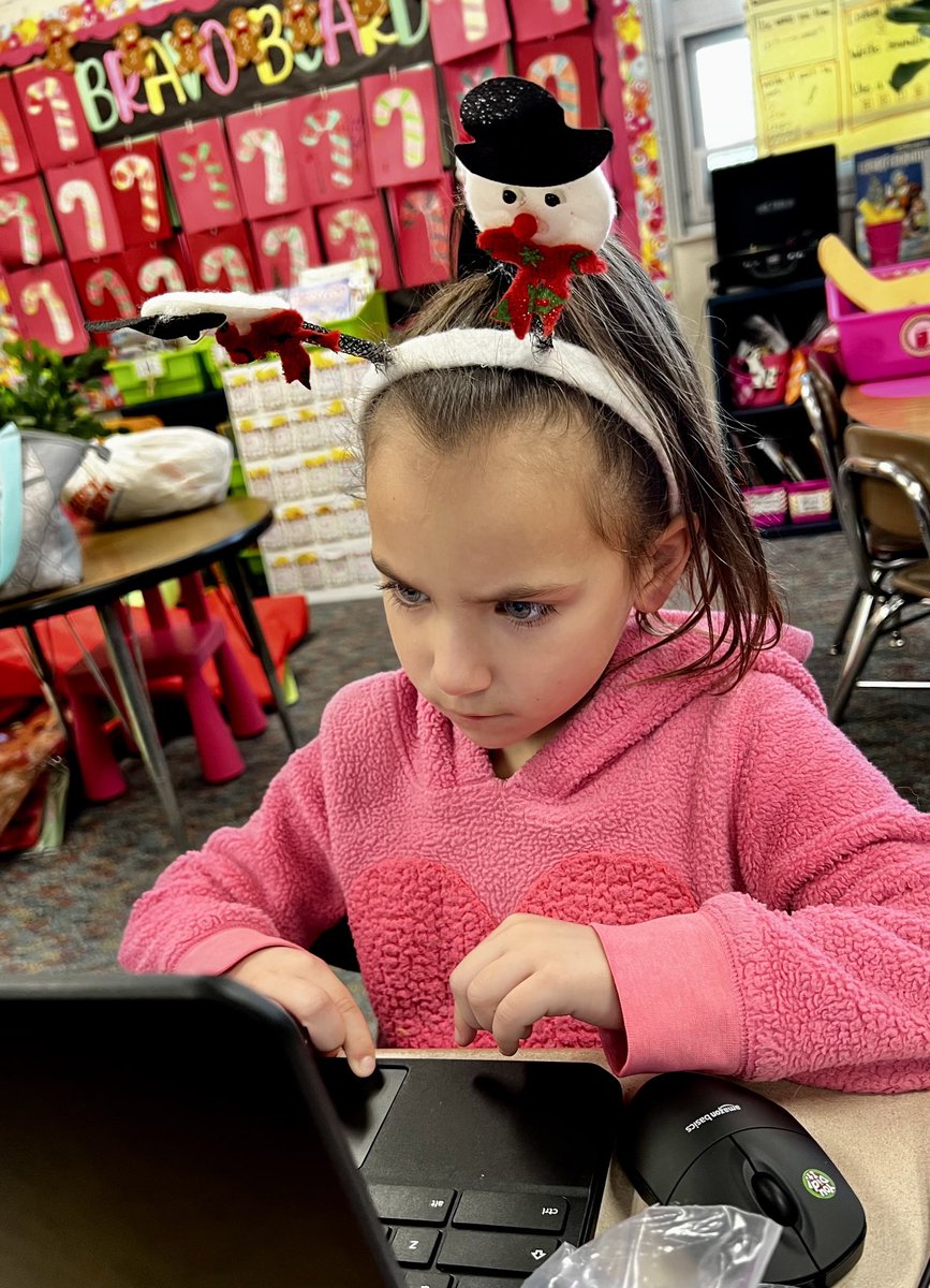 MrsMartinSmiles's tweet photo. Firsties decorated Christmas trees with Google Slides! 🎄🎄🎄 ⁦@MrLawsonEdTech⁩ https://t.co/8nrSzHfEBa