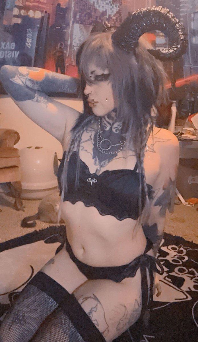 BattySpooks tweet media