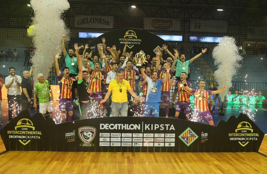entorno5x5's tweet photo. 🏆 CAMPEONES DEL MUNDO 🌎
🗞️ El @PalmaFutsal 💚💜 se ha proclamado CAMPEÓN 🥇 de la Copa Intercontinental 🏆🌍. ¡Enhorabuena! 👏🏻
➡️ @mullerluan03 @BrunoChaguinha #Cleber #Moslem @BrunoGo16565964 @Fabinho_F28 #Nil @romulofutsal3 @Jesusgordillo09 #Marcelo #Salar y etiquetados ↙️ https://t.co/HfMv9EAxr8