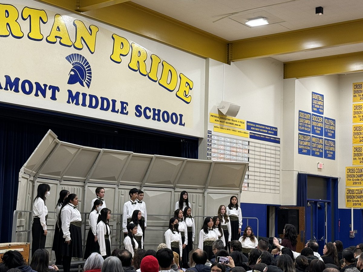 Sierramont Choirs singing melodic tunes of the season at their Winter Concert! #SpartanPride #BUSDPride #VAPA #HappyHolidays