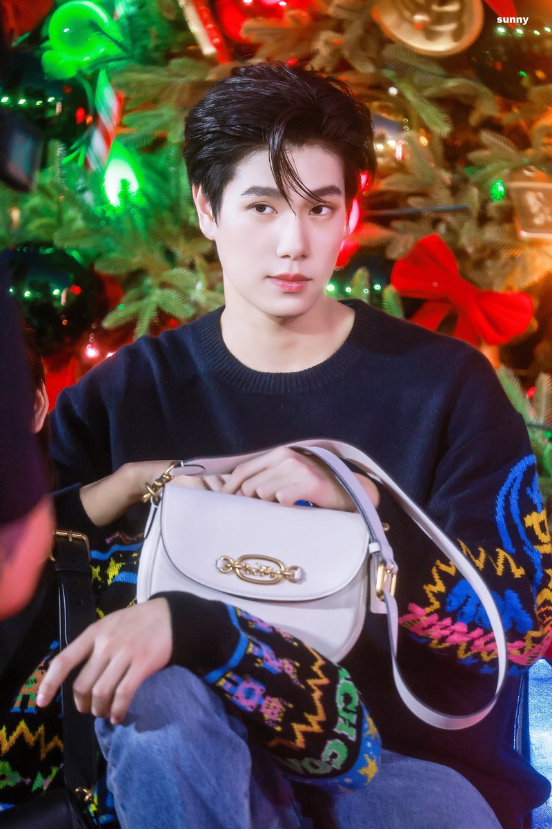 231207 

COACH X PONDPHUWIN
#PondPhuwinxCoachHoliday
#phuwintang <a href="/phuwintang/">phuwintang</a>