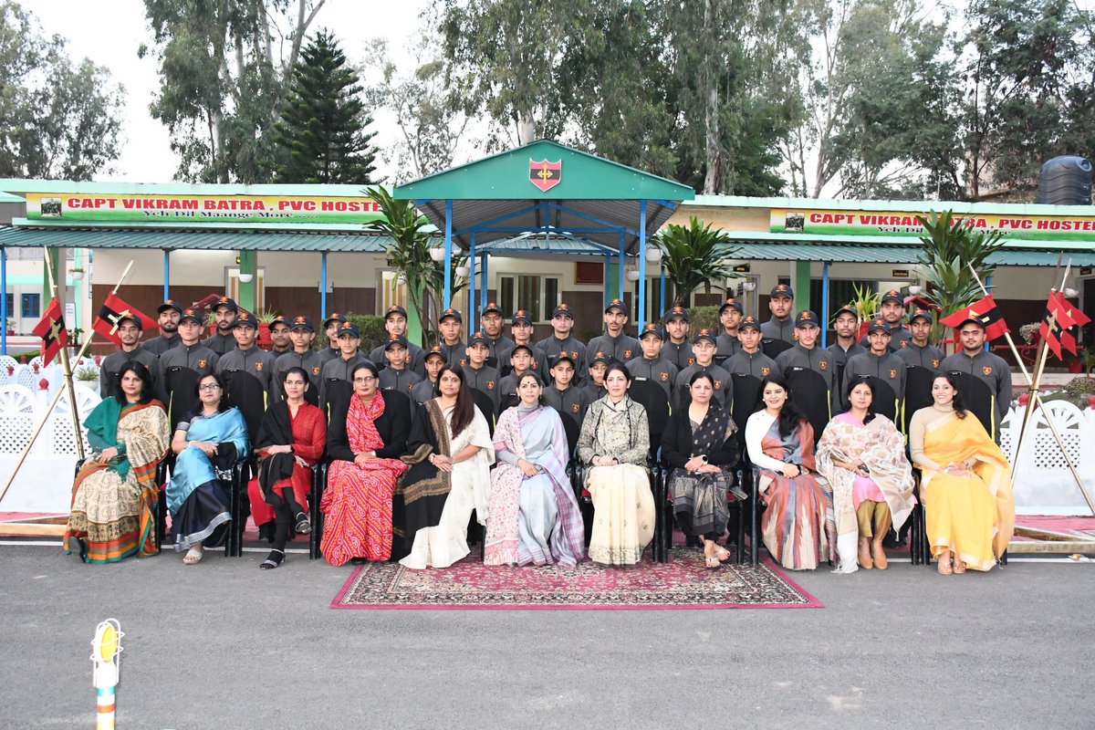 #NorthernCommand interacted with students and staff of Captain Vikram Batra Boys Hostel (CVBBH) at #Udhampur. She complimented them for their outstanding academic performance and achievements at the National Sports event.
#ProgressingJk #Nashamuktjk #VeeronkiBhoomi #Badltajk
