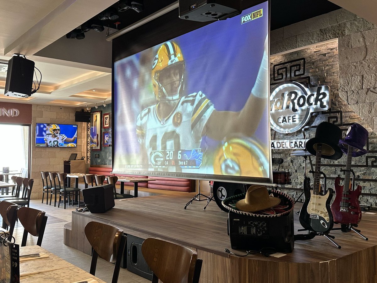 xbaxterx's tweet photo. #travel #vacation #hardrockcafe #xfoodfightx #greenbaypackers #greenbay #packers #gopackgo #art #explore #relax #beach #resort #sandosplayacar #playadelcarmen #quintanaroo #mexico https://t.co/c2DVRNUodB