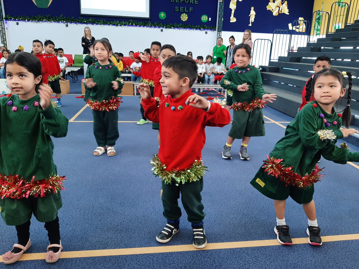 PuhinuiS's tweet photo. This week we had our annual prizegivings for the whole of @PuhinuiS 

We shared certificates, prizes, and performances to celebrate the hard mahi that we have all been doing in our classes all year

What a way to finish off the year!

Wishing everyone a Meri Kirihimete 🎄🎄🎄 https://t.co/rZgdFM0ztX