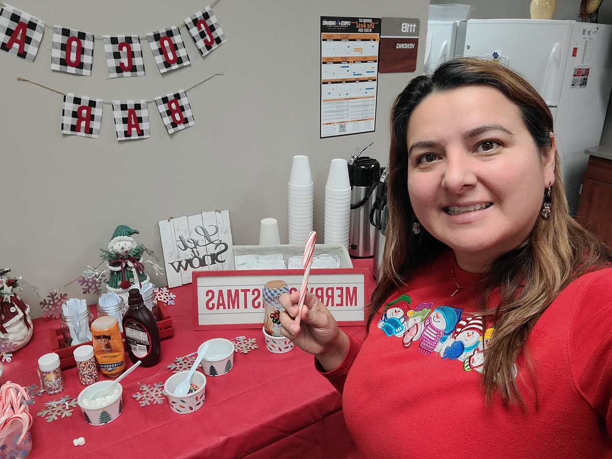 Ms_VillamizarBL's tweet image. @mrsvandiver1 baby shower, getting the sweetest message from a colleague, chocolate from leadership team and Selfie with elfie... phew! What a day ♥️♥️♥️♥️ #christmas #selfiewithelfie #babyshower #kindergartenteacher #MRobPRIDE