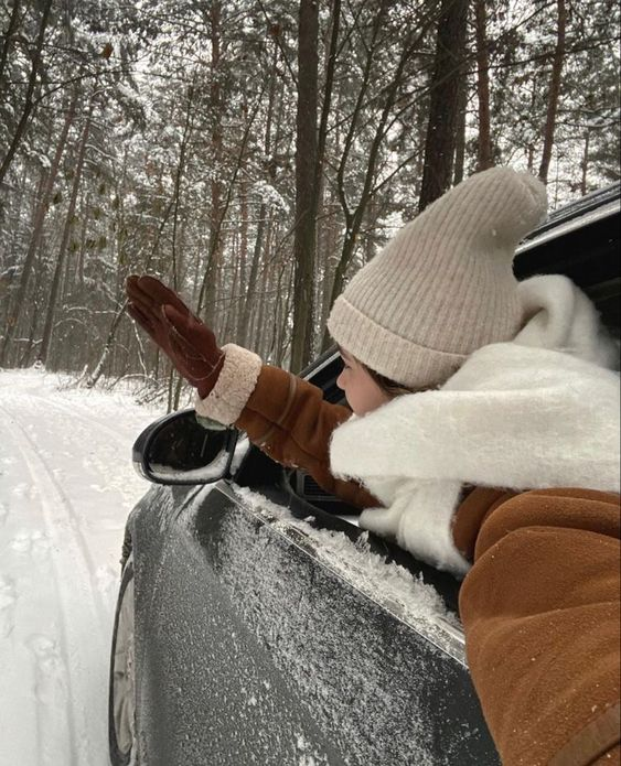 etherealdior's tweet photo. the first snow of the season https://t.co/Jga8BgIWv7