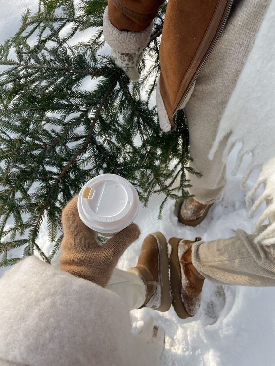 etherealdior's tweet photo. the first snow of the season https://t.co/Jga8BgIWv7
