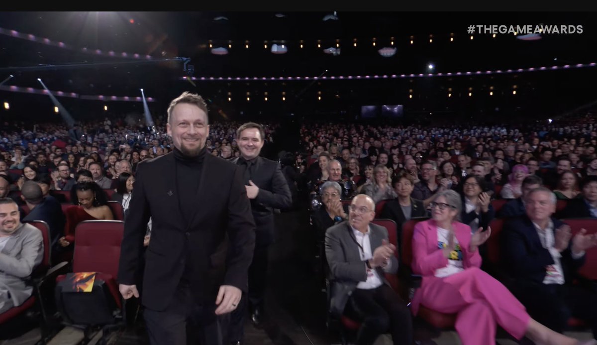 IGN's tweet image. Cyberpunk 2077 wins Best Ongoing Game at #TheGameAwards.