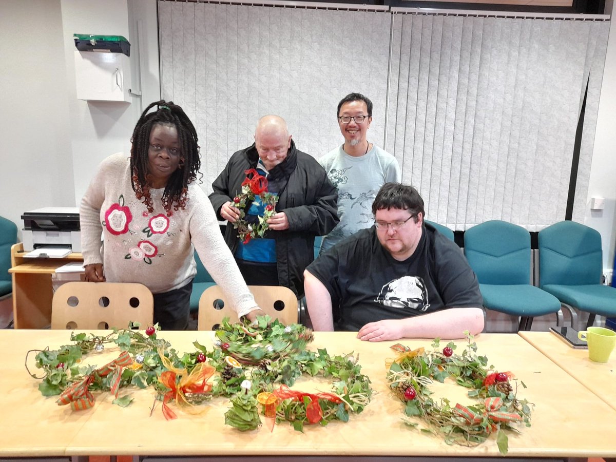 TLCArt/DropInProjects (@tlcstlukes) on Twitter photo We enjoyed making festive wreaths last night with Hulme Garden Centre! We enjoyed making festive wreaths last night with Hulme Garden Centre!