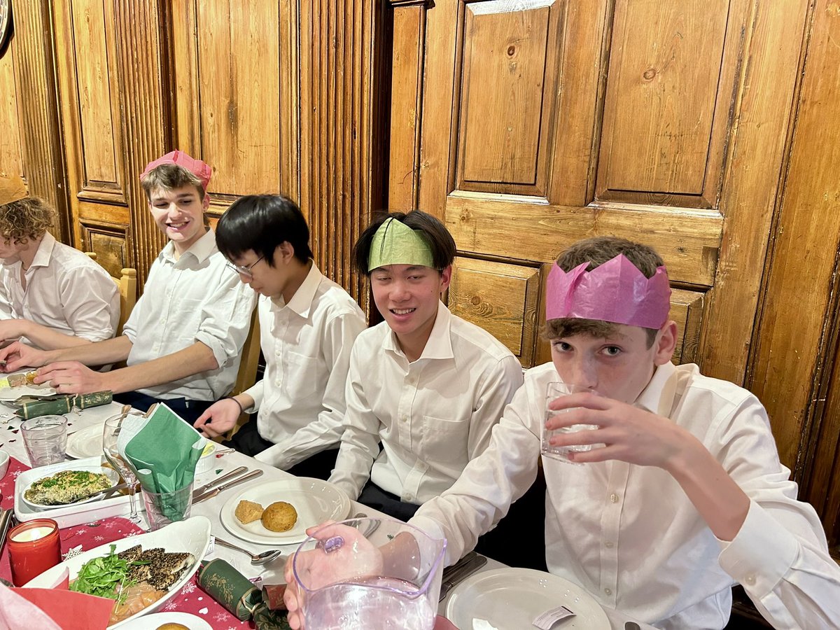 WinCollK's tweet image. Thank you to the house chefs for a delicious meal.