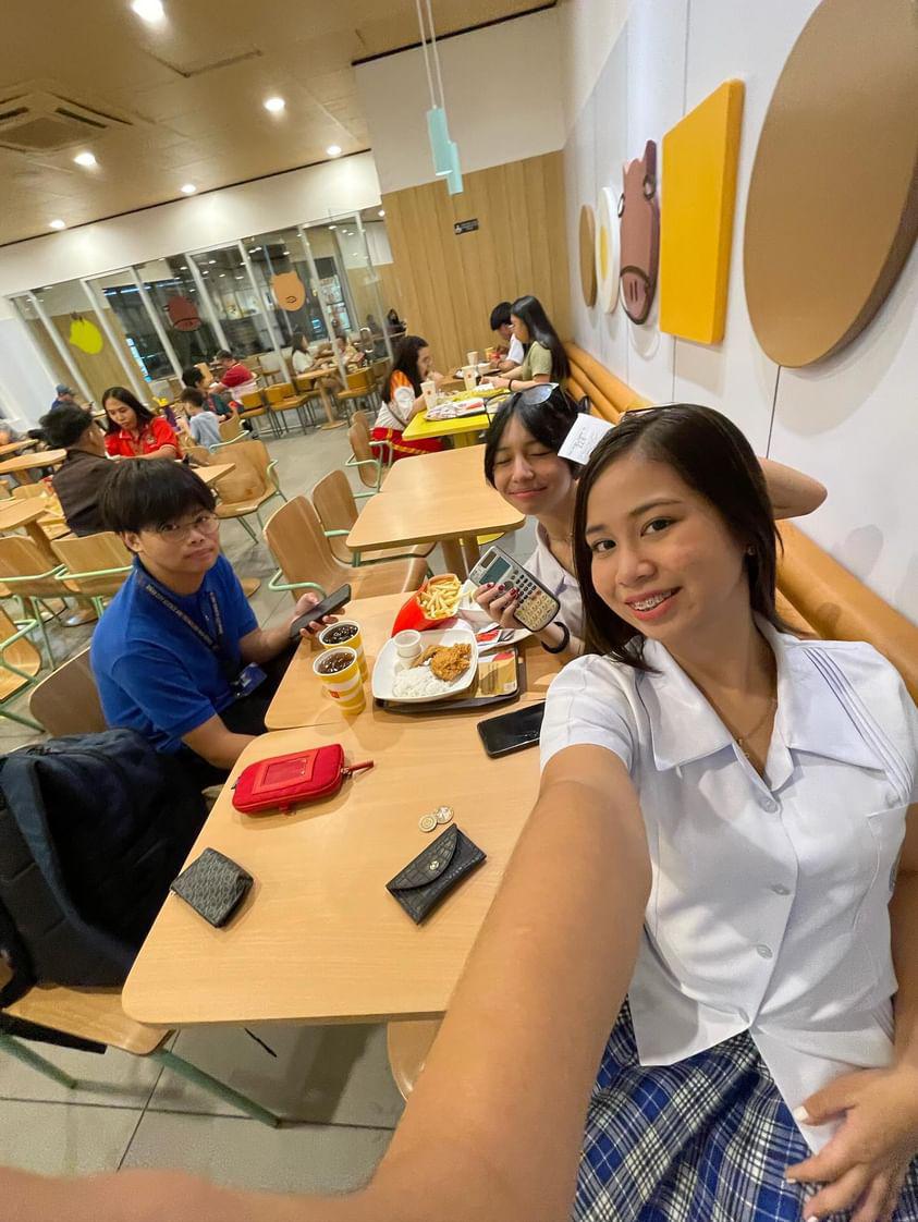 chestroberii's tweet image. girls night out ᝰ.ᐟ 

@lovibrie @medallonkaiser