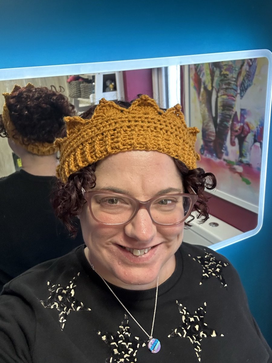 👑Do you like the paper crowns from crackers for Christmas dinner but want something that's more sustainable? Have a look at my crochet crowns available in my #Etsy shop okthenwhatsnextcraft.etsy.com

👑👸🏻🫅🤴

#earlybiz #crochet #elevenseshour
