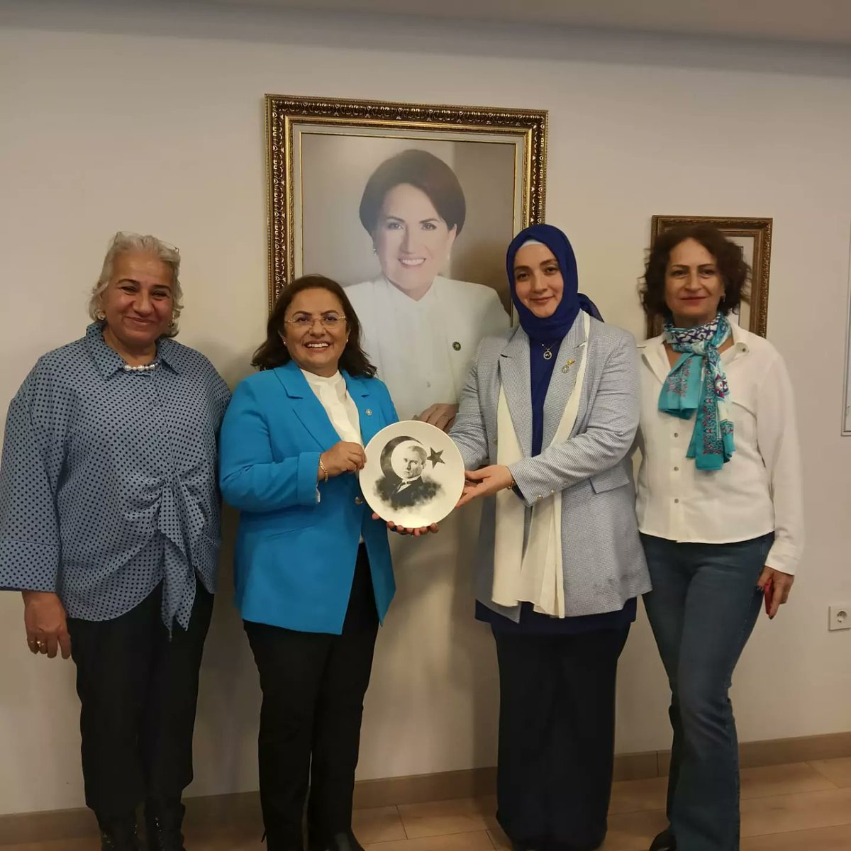 İYİ Parti #Antalya İl Kadın Politikaları Başkanlığı olarak 6 Aralık 2023  #TBMM grup toplantısına katılım sağlayarak ,#Türk kadının gücünü bir kez daha damarlarımıza kadar hissettik . G.B.Y. Kadın politikaları Başkanı <a href="/avunzileyuksel/">Ünzile Yüksel</a> başkanımıza  teşekkürlerimizi sunduk.🙏❤🇹🇷