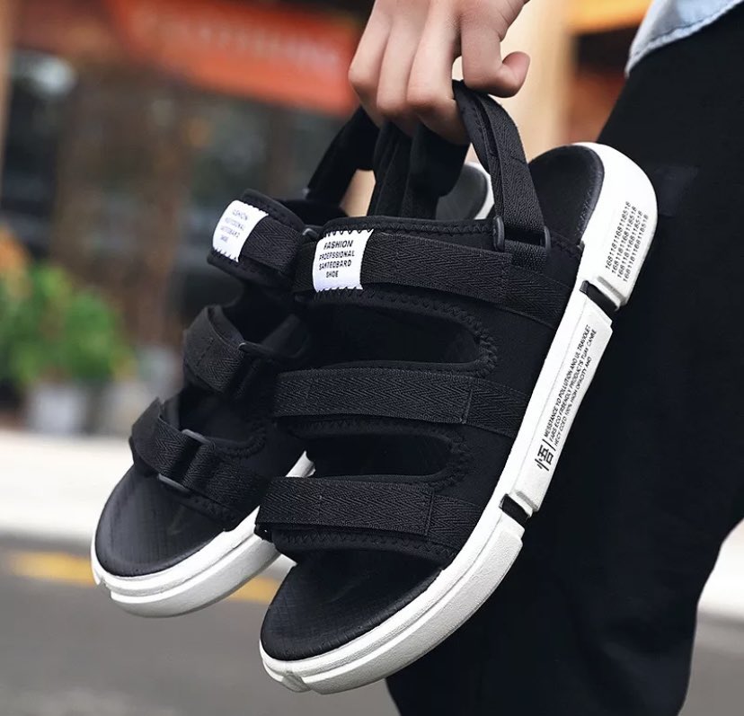 kepikiran dari kemaren mau beli sandal gunung trend ini di shoppe ga ketemu2 , akhire skrg ketemu link nya 😭 
shope.ee/3L0gq6kRyZ