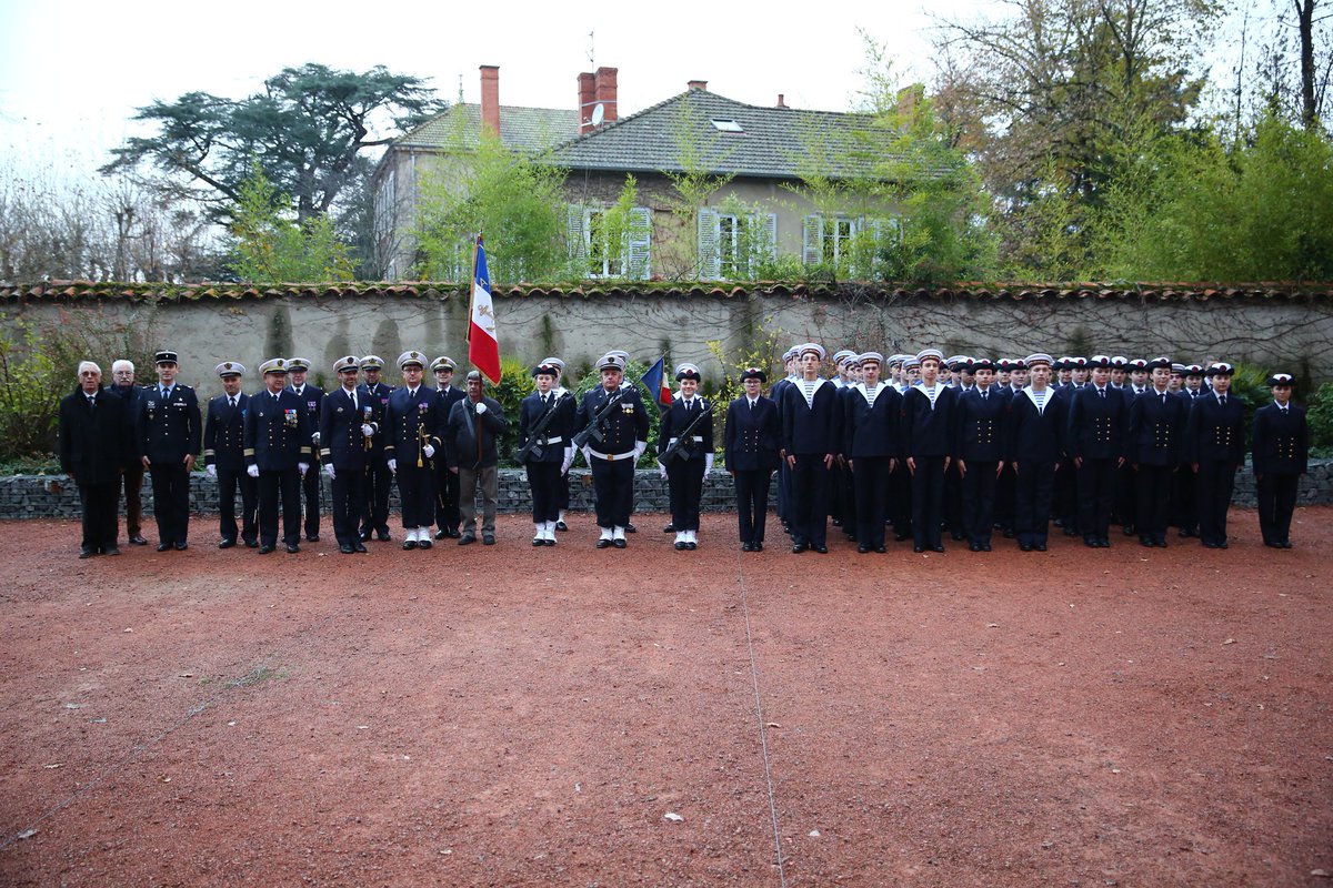 🇫🇷  Riorges a accueilli la cérémonie de remise de fanion à la promotion 2023-24 de la Préparation Militaire de la Marine Roanne, en présence du Capitaine de frégate Brice Lagniel commandant du SNA  PERLE et du SNA CASABIANCA et de  Daniel Corre, adjoint délégué à la défense.