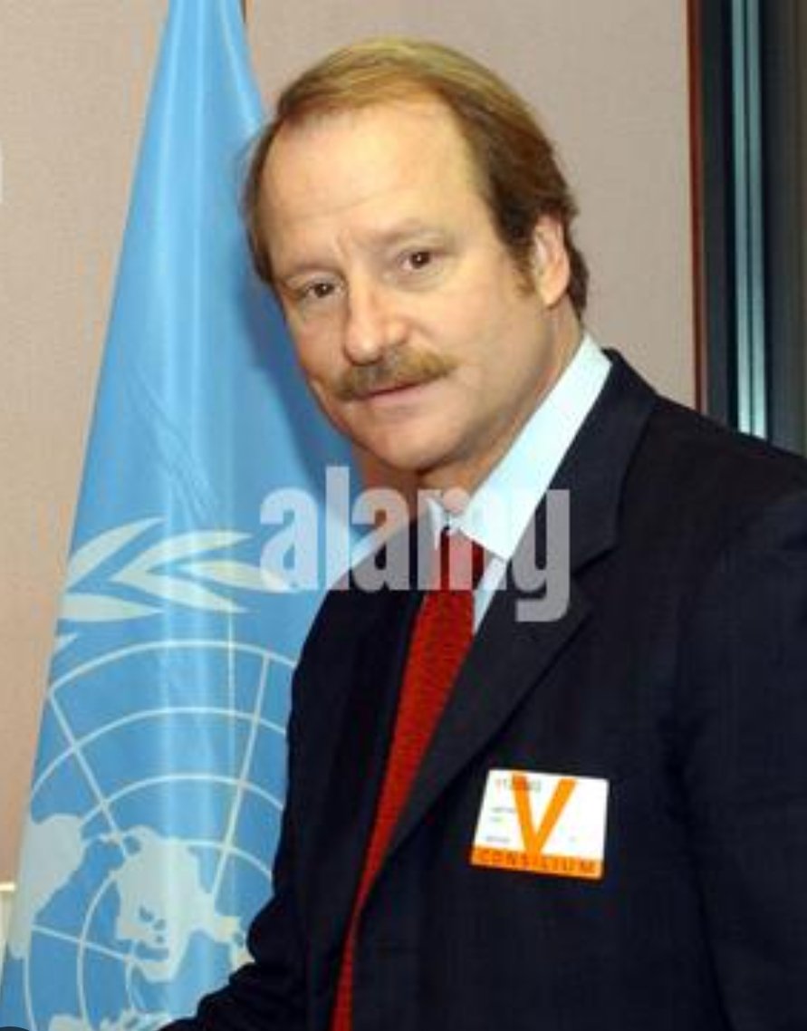 MATUKJp's tweet photo. #La_PAIX_Contre_La_JUSTICE???

"Comme médiateur des Nations Unies, je suis presque toujours en face d'hommes responsables de terribles crimes: Ils sont en colère, traumatisés, paranoïques et armés. Si lors de notre première réunion pour entamer un processus de paix, je leur dis: "Parlons de la vérité et de la justice", je peux vous assurer que nous n'aurons par une seconde réunion !
Les médiateurs ont besoin de flexibilité pour construire la paix."

                        James LeMoyne
              (médiateur de l'ONU dans    
                 de nombreux conflits)
                      Photo jointe