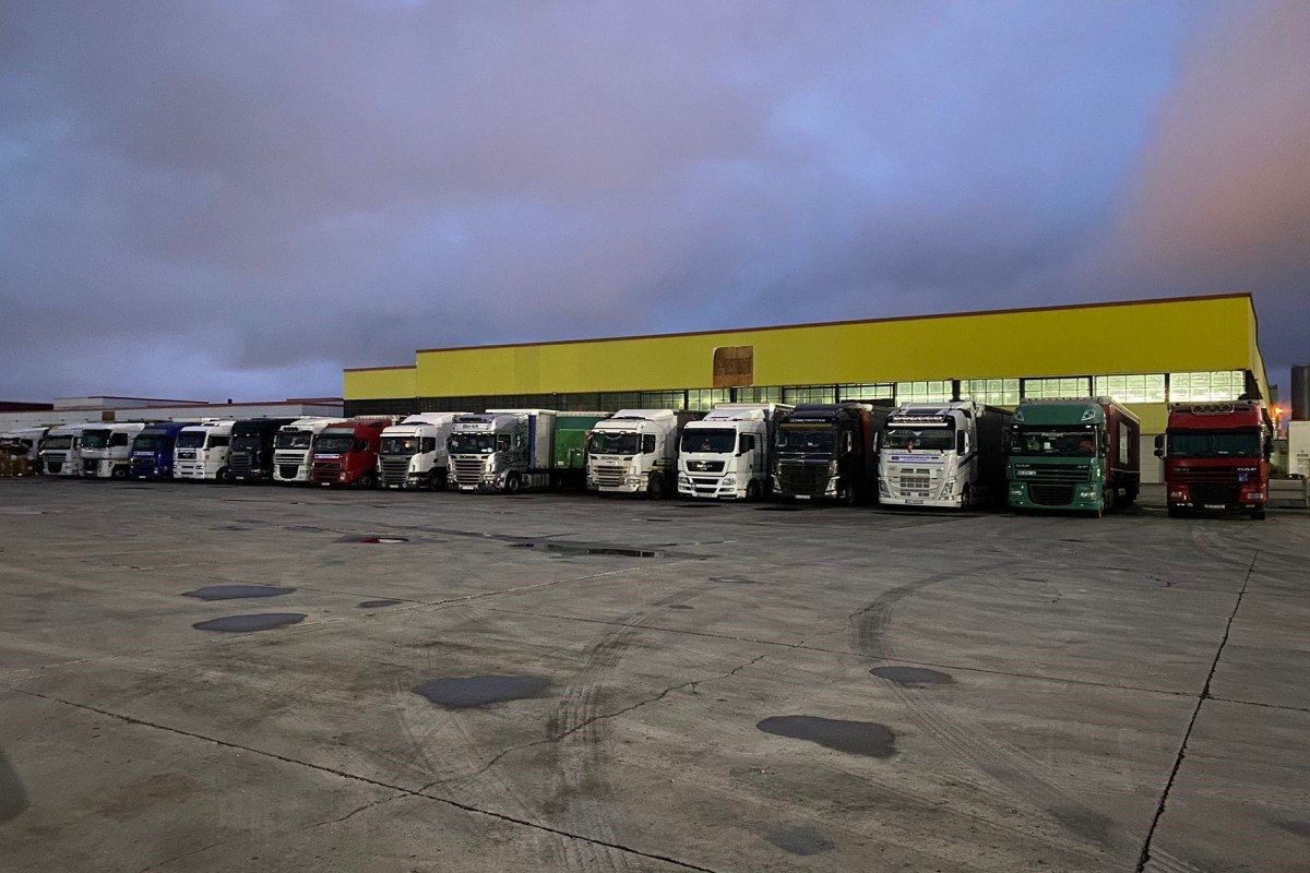 CaliberEnglish's tweet photo. 🇦🇿🇺🇦 The #Azerbaijani Energy Ministry has announced that #Azerbaijan sent humanitarian aid, namely, electrical equipment, to #Ukraine.

▪️The #humanitarian aid was sent from the Sumgait Technologies Park.

▪️The humanitarian cargo includes more than 551,000 metres of electrical cables and wires, as well as elements of six complete transformer substations.

#CaliberAz #news #politics #PoliticalNews #HumanitarianAid #RussianUkrainianWar #war #caliber #support