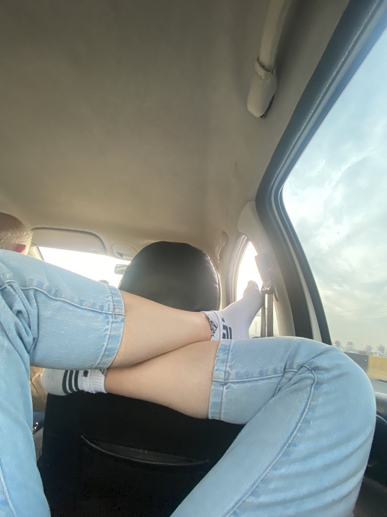 mhs_bsi's tweet photo. بلندا باید اینجوری بشینن تو ماشین 🥲😂 https://t.co/hmNjB7yr0E