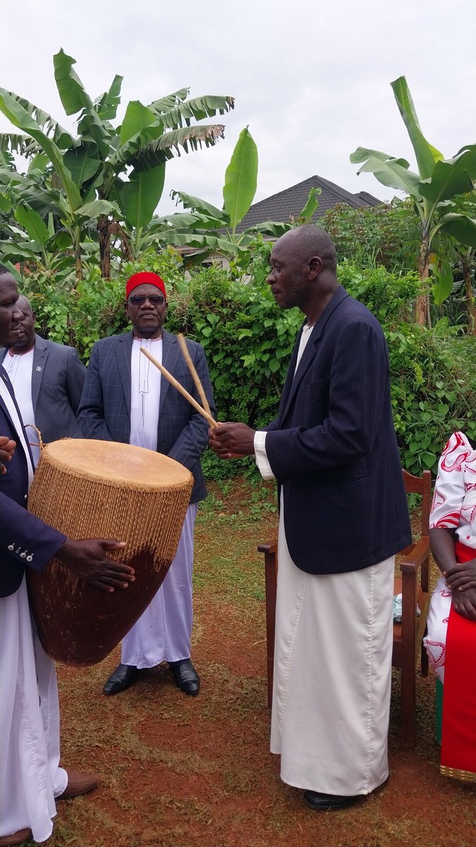 Ssazabusiro's tweet photo. Ow'omuluka wa Mut. 1 Kikajjo amaze okutuuzibwa n'okulayira
#BusirokuntikkoBugandakuntikko 
@BugandaOfficial 
@JosephKawuki_ https://t.co/pkXmhG5GAK