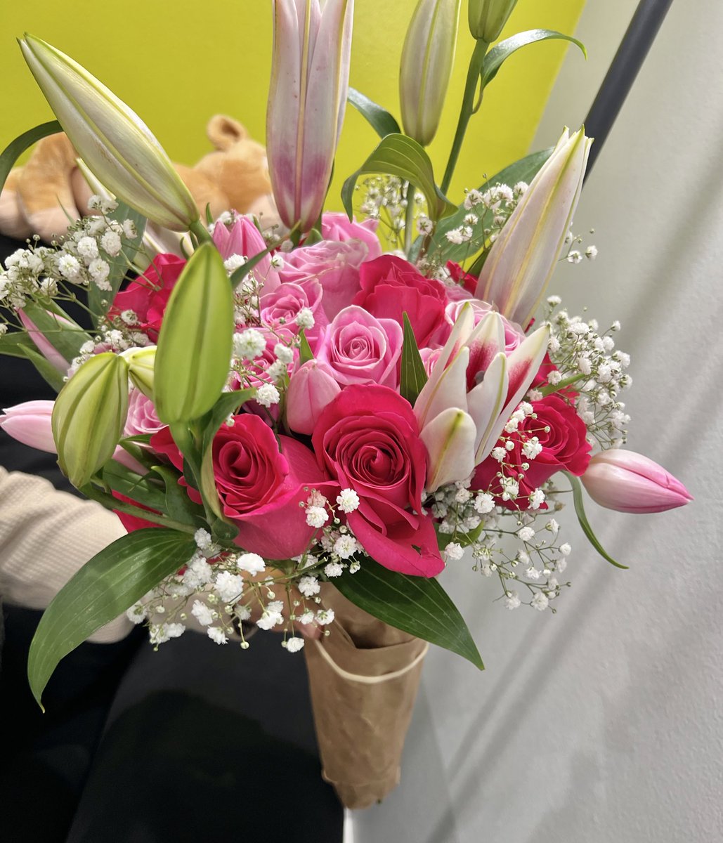 exoticgoddessem's tweet photo. pretty flowers for a perfect goddess 👸🏻

they match my sandals &amp; my white toes 💗☺️ https://t.co/VZ8vXS1CaA
