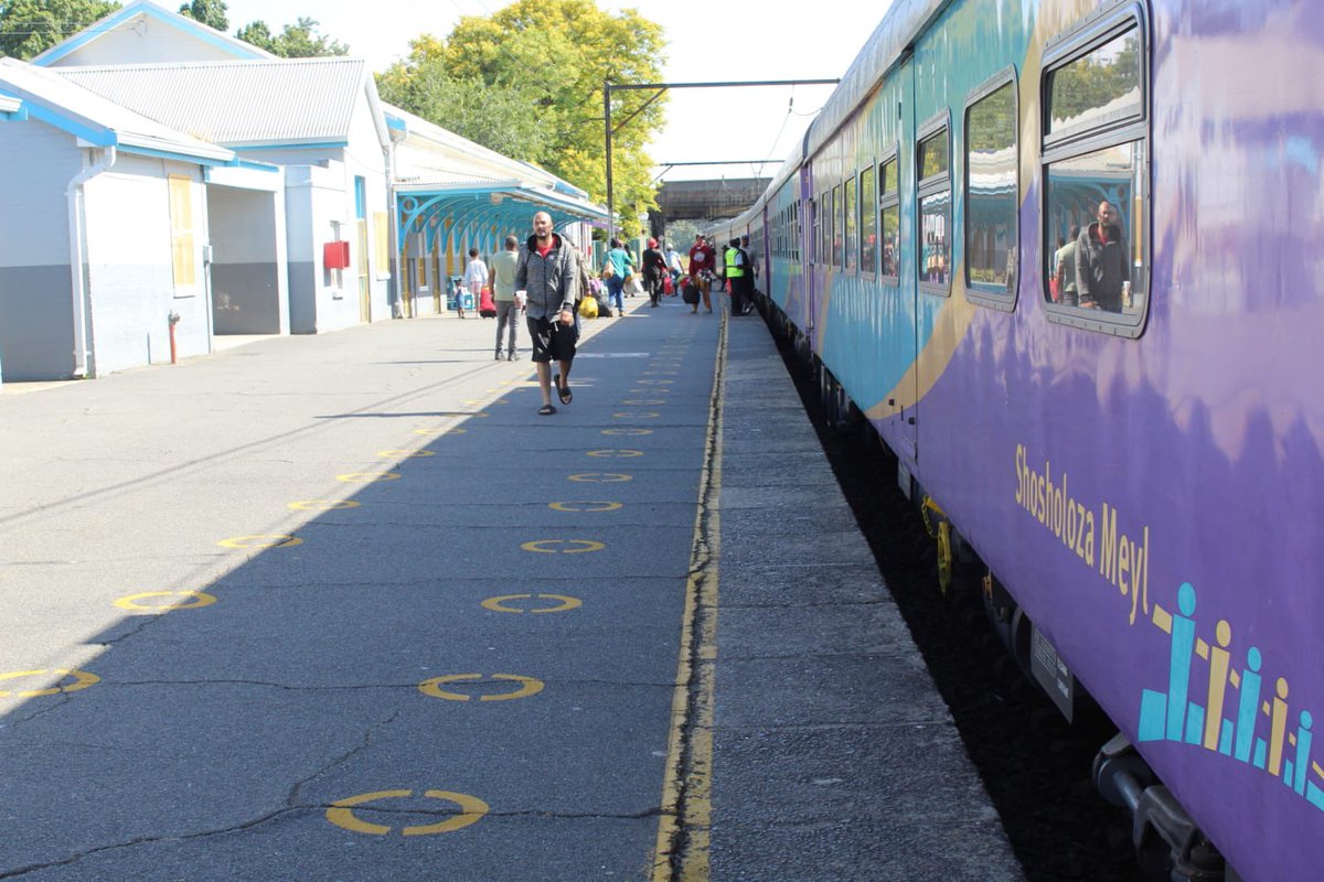 PRASA_Group's tweet photo. [JHB-CPT] The train arrived in Wellington despite operational and infrastructure challenges. The journey will be completed by bus due to theft of overhead wire cables. Despite these challenges, we remain steadfast in our commitment to revive the long-distance service. https://t.co/8ptl9E6gWc