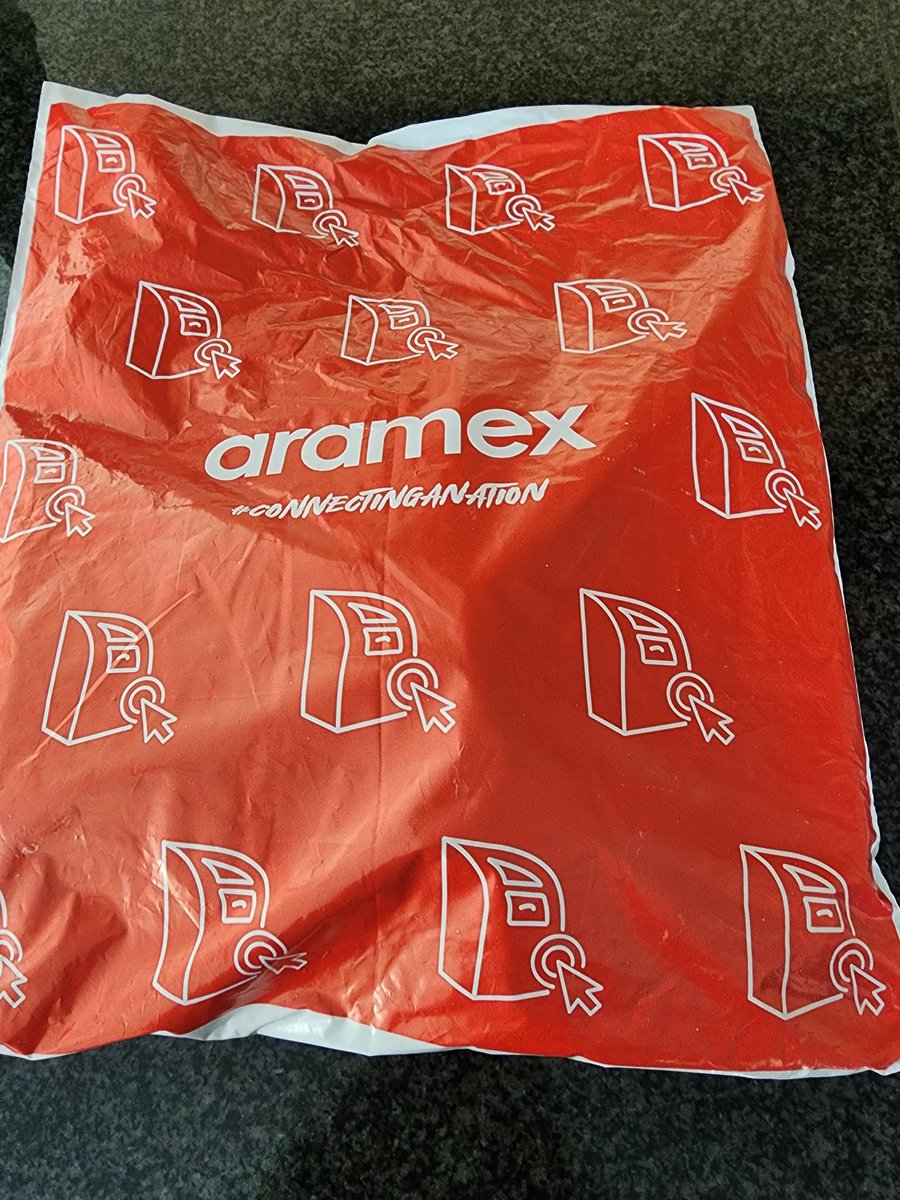 BlakTang's tweet photo. How I'm starting my day, with a delivery of my favourite brand by fave 🤩
#2ndOrder
#TsatsiiMadiba
SHOP CIMPOL
30% DISCOUNT FAM!
Those inside pockets are just the cutest n so thoughtful 😻😻
QUALITY!!! 👌🏽👌🏽👌🏽💯 https://t.co/rQmMVON7H7