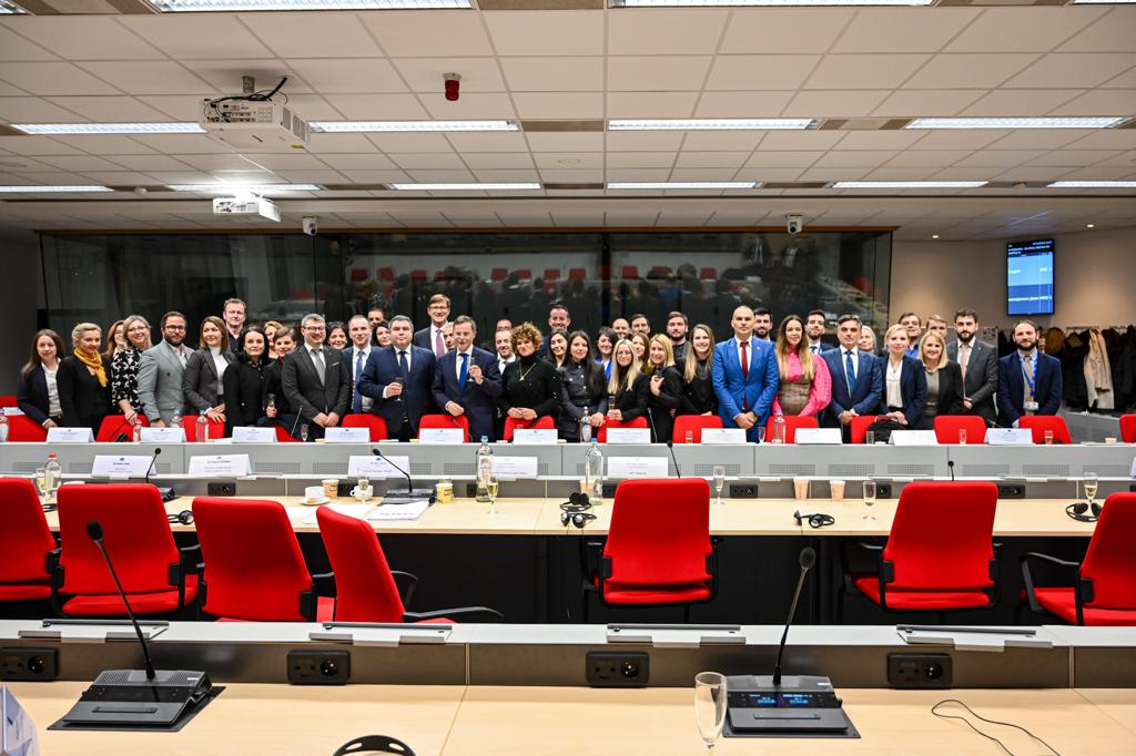 🇲🇰🇪🇺Grateful for all dedicated work into the Screening process. Best friends are those who listen, assist, and encourage in tough times – gratitude to Jorna, <a href="/GertJanEU/">Gert Jan Koopman</a>,<a href="/MarkoMakovec/">Marko Makovec</a>, Matuella. Congratulations to all, I hope for full-fledged EU membership for North Macedonia soon