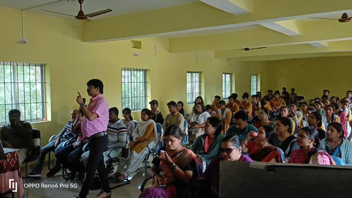 sidhant_dr's tweet photo. Financial Literacy Campaign under Social Work and Activities Club( IYDP, Nua O Yuva Odisha and Naveen Odisha ),Hirakud Degree College, Hirakud.
Speaker on the occasion- Dr.U C Pati sir ,Deputy Registrar, GM University, Sambalpur.@CMO_Odisha @DHE_Odisha @PravabatiG https://t.co/jNnfOKyrs8