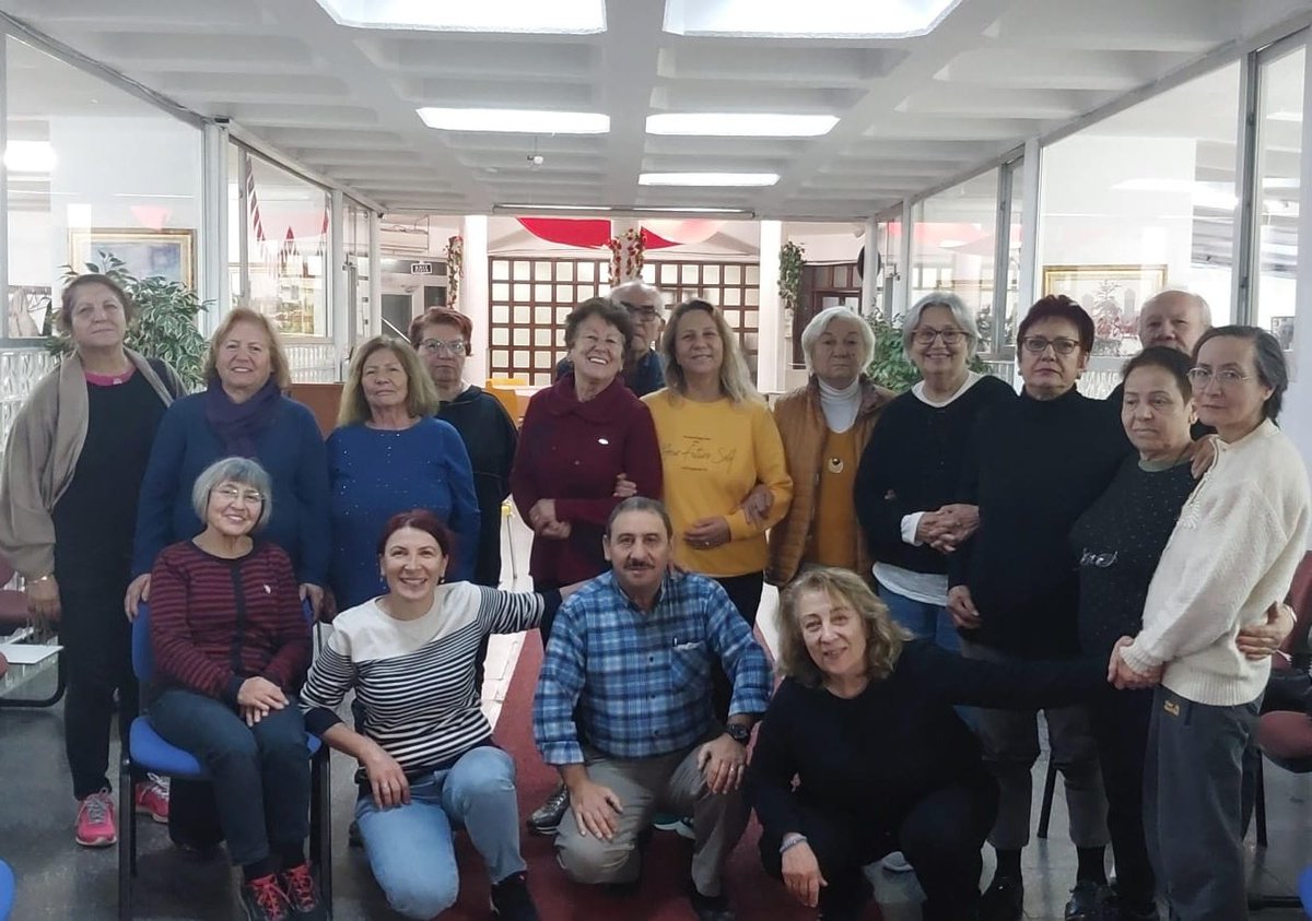 dondutuncay's tweet photo. @mansuryavas06 @abbbasin @ankarabbld @YanmazOnder @mizrakesin @OnsoySEMA
@sevginazo
#Ankara  #Cuma #bilgierisimmerkezi
#MansurYavaş
Zehra hocamızla nefes ve yüz yogosı uygulamasını yaptık.Dersimiz harika geçti.Burada çok mutlu olduk ve gençleştik 🌹🌷 https://t.co/khIyu2AVNA