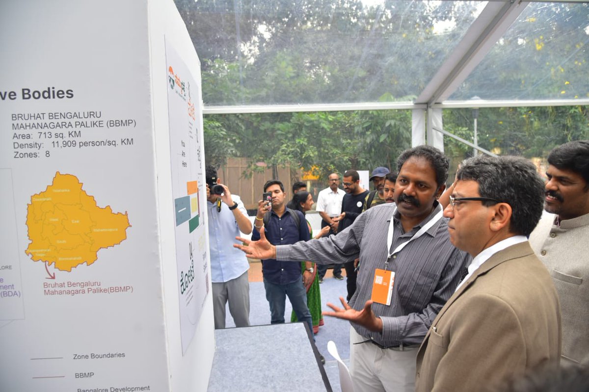 Sudarshn_chakra's tweet image. ಬಿಬಿಎಂಪಿ, ಬ್ಲೂಮ್‌ಬರ್ಗ್ ಫಿಲಾಂತ್ರಪಿಸ್ ಇನಿಶಿಯೇಟಿವ್ ಮತ್ತು ಡಬ್ಲ್ಯುಆರ್‌ಐ ಇಂಡಿಯಾದ ಸಹಭಾಗಿತ್ವದಲ್ಲಿ ಸುರಕ್ಷಿತ ರಸ್ತೆಗಳನ್ನು ನಿರ್ಮಿಸುವ ಉದ್ದೇಶದಿಂದ ಏರ್ಪಡಿಸಿದ್ದ “ನಮ್ಮ ರಸ್ತೆ” ಪ್ರದರ್ಶನ ಮತ್ತು ಕಾರ್ಯಾಗಾರವನ್ನು ಬಿಬಿಎಂಪಿ ಮುಖ್ಯ ಆಯುಕ್ತರಾದ ಶ್ರೀ ತುಷಾರ್ ಗಿರಿ ನಾಥ್ ಅವರು ಉದ್ಘಾಟಿಸಿದರು.
#Nammaraste #BBMPCares